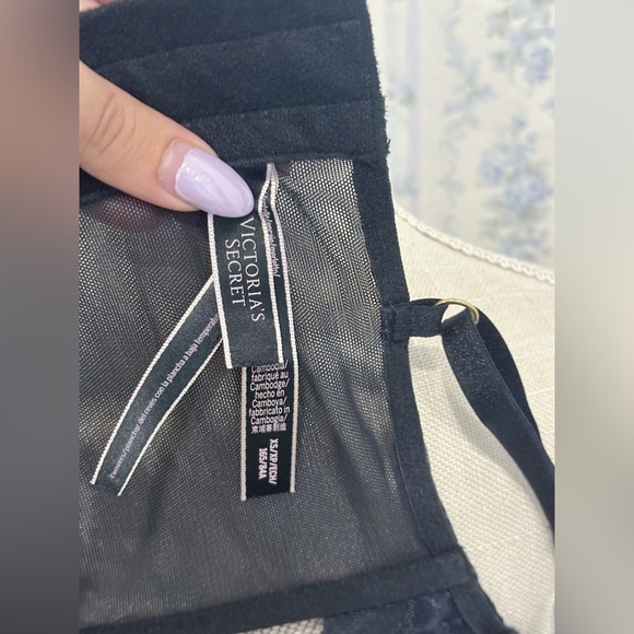 Victoria’s Secret vintage inspired black bustier and undies set - Picture 4 of 5